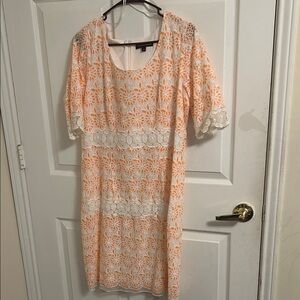 Chic Floral Lace Midi Dress in Orange and White